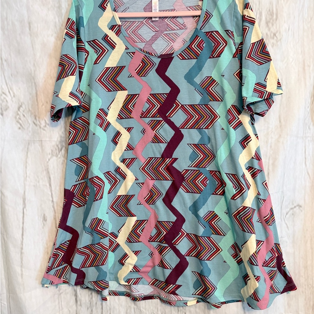 LuLaRoe Multicolor Zigzag Short Sleeve Top